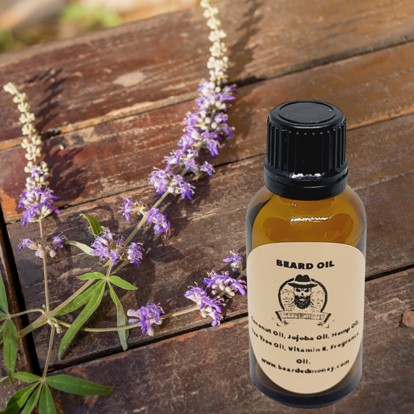 Lavender Woody Beard Oil has a scent of a soft lavender woody that is brightened by lemon and sweetened by a hint of honey.