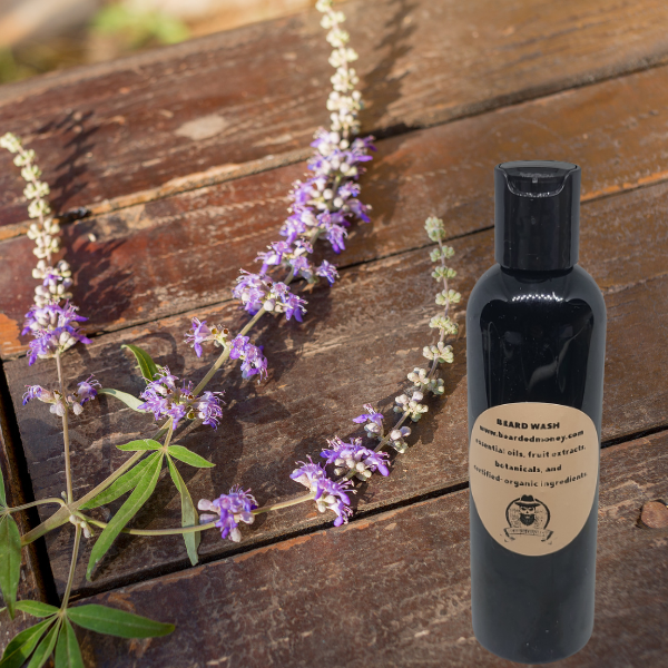 Lavender Woody Beard and hair wash has a scent of soft lavender woody that is brightened by lemon and sweetened by a hint of honey.