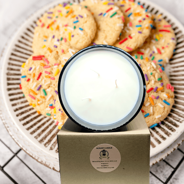 Sugar Cookie large 3 wicks soy candle in luxury black metallic tumbler smells like a sweet sugar cookie baked on a winter morning.