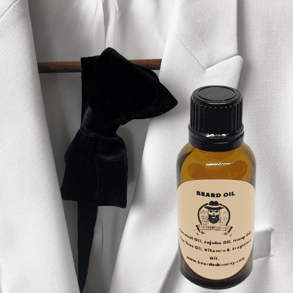 Tuxedo Beard Oil smells fresh, crisp, dark Oak, Bergamot, and hint of Bourbon.